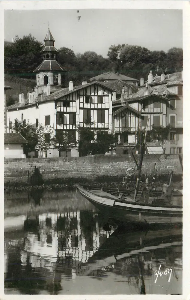 Stadt im Basque-Stil — Verlag Yvon, Seriennummer nicht sichtbar - Vorderseite