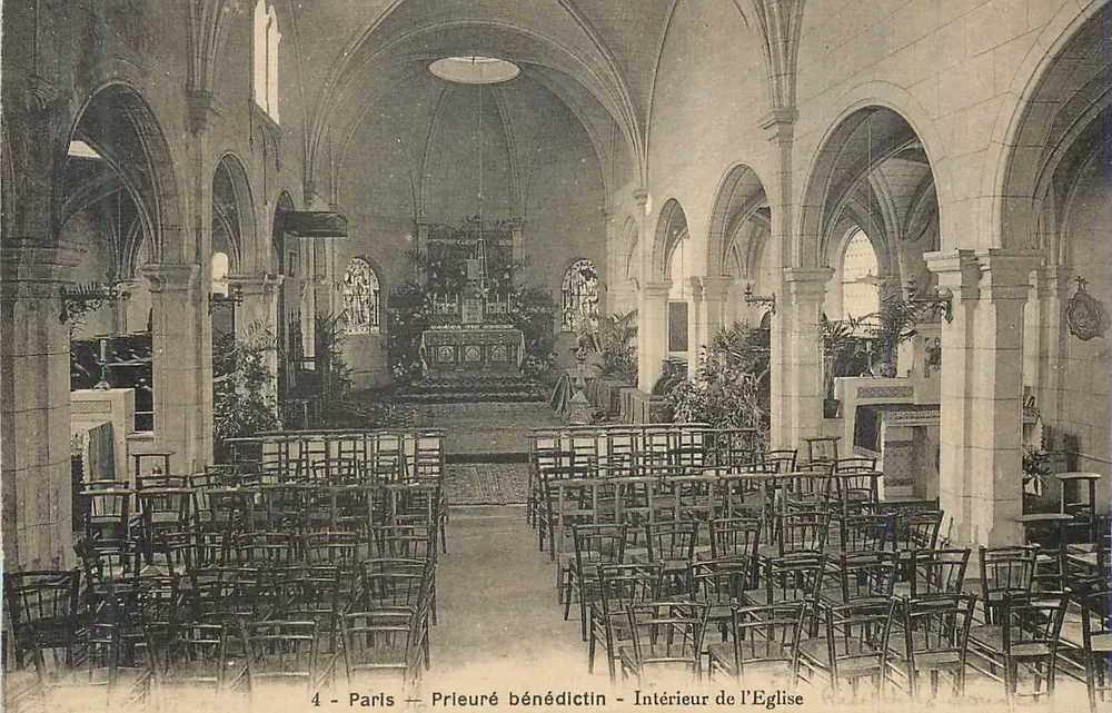 Paris — Priorado beneditino — Interior da Igreja - Frente