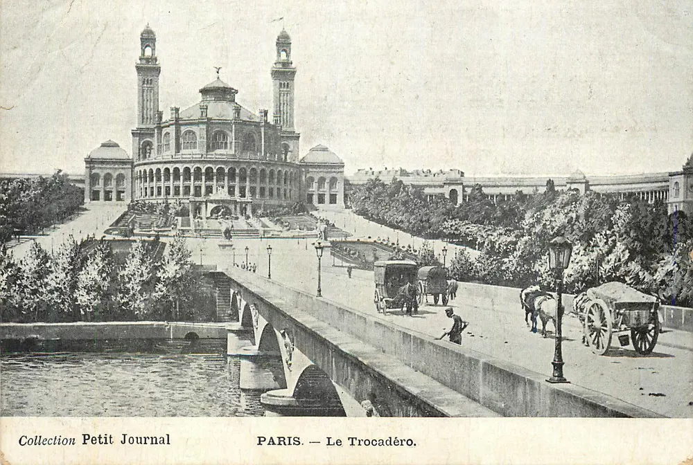 Paris — Le Trocadéro — Édifice du Palais de Chaillot (ancien pavillon de l'Exposition universelle de 1900) — Collection Petit Journal - Frente