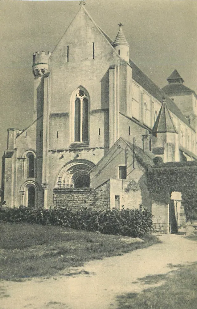 Abadia de Saint-Évroult — vista da abadia — editor não visível - Frente