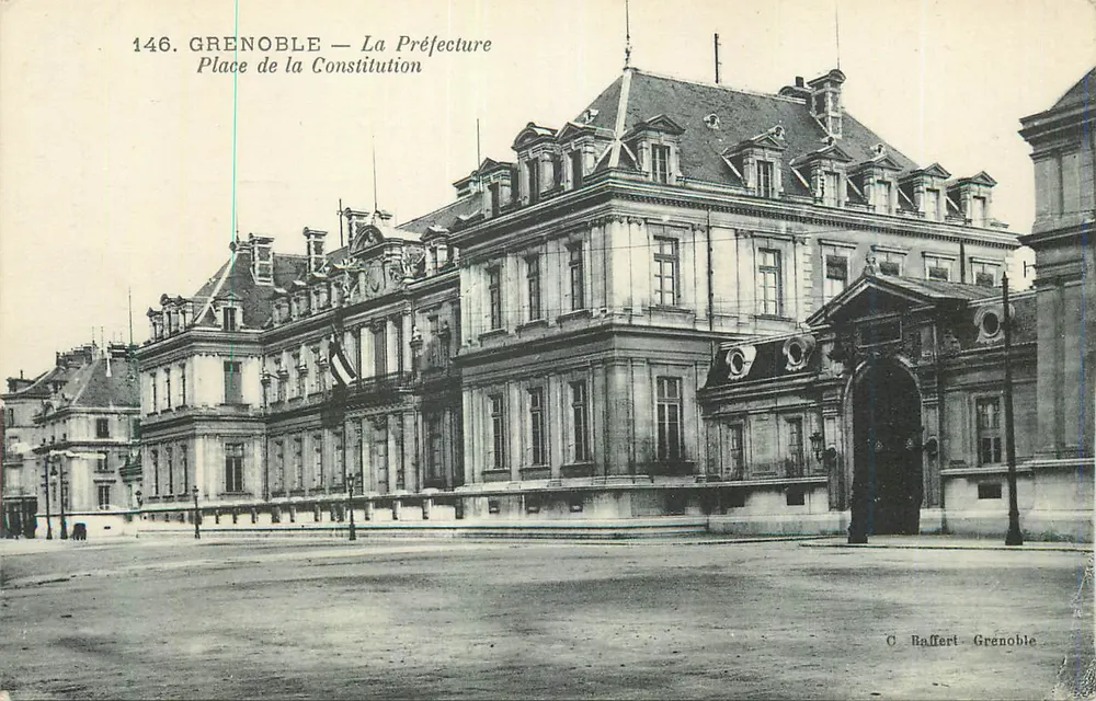 Grenoble — A Prefeitura — Praça da Constituição — C. Raffert Grenoble - Frente