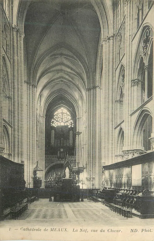 Kathedrale von MEAUX — Die Kirchenschiff, Blick vom Chor — ND. Foto. - Vorderseite