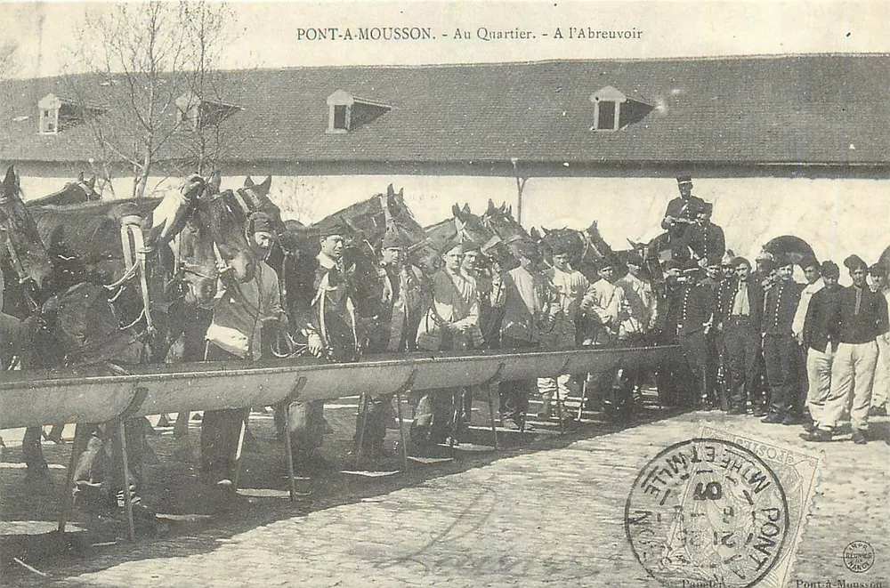 Brücke von Mousson - Im Viertel - Am Wasserhahn - Vorderseite