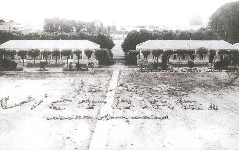 Vicq-sur-Oise — Campo militar — Editor não identificado, número de série não visível - Frente