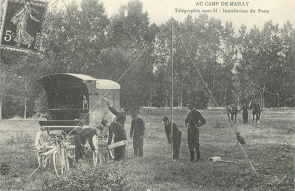 Am Camp de Mailly — Funktelegraphie — Installation der Station — Verlag: Postes - Vorderseite