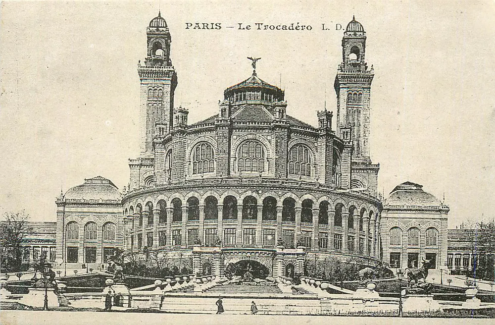 Paris — O Trocadéro — L. D. - Frente