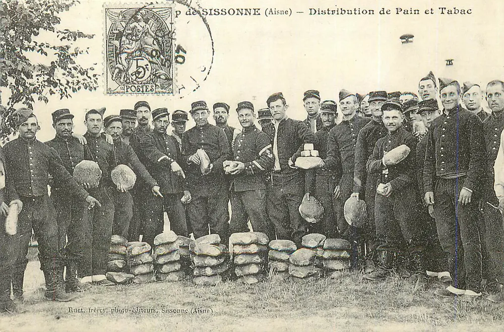 Sissonne (Aisne) — Verteilung von Brot und Tabak — Buet, Brüder, Fotoverleger, Sissonne (Aisne) - Vorderseite