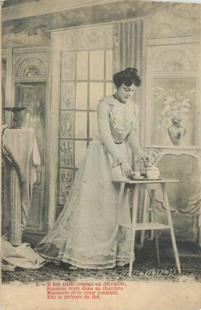 Suzanne traurig in ihrem Zimmer — Tee zubereiten — gedruckter Text - Vorderseite