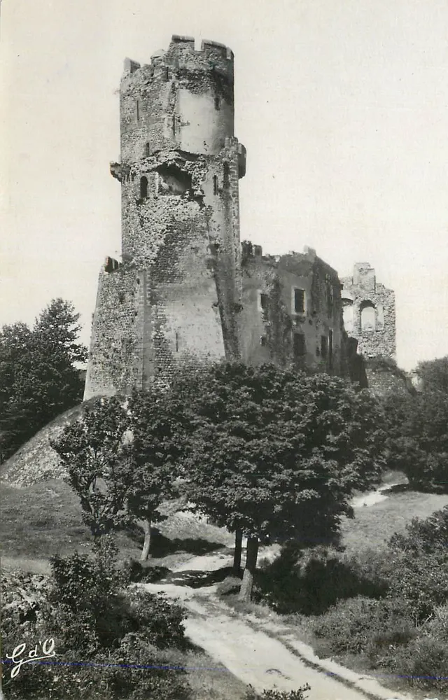 Castelo de Gd'O — ruínas de um donjon — Gd'O - Frente