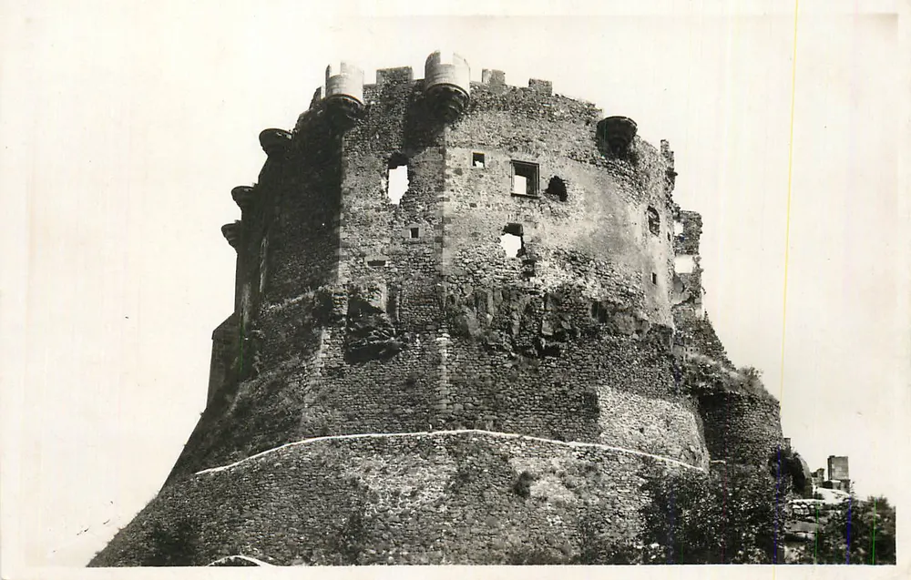 Castelo de Montségur — ruínas de um donjon — editor não identificável - Frente