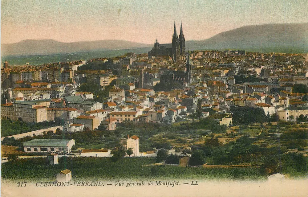 Clermont-Ferrand — Allgemeiner Blick auf Montfujet — LL - Vorderseite