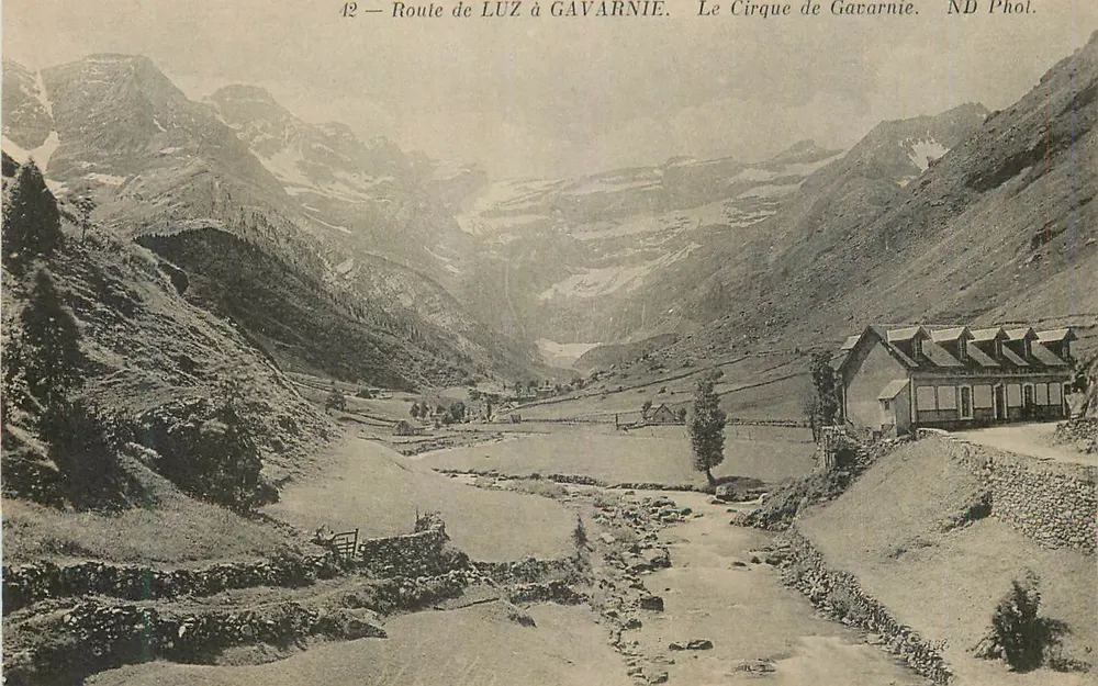 Straße von Luz nach Gavarnie — Der Cirque de Gavarnie — ND Phot. - Vorderseite