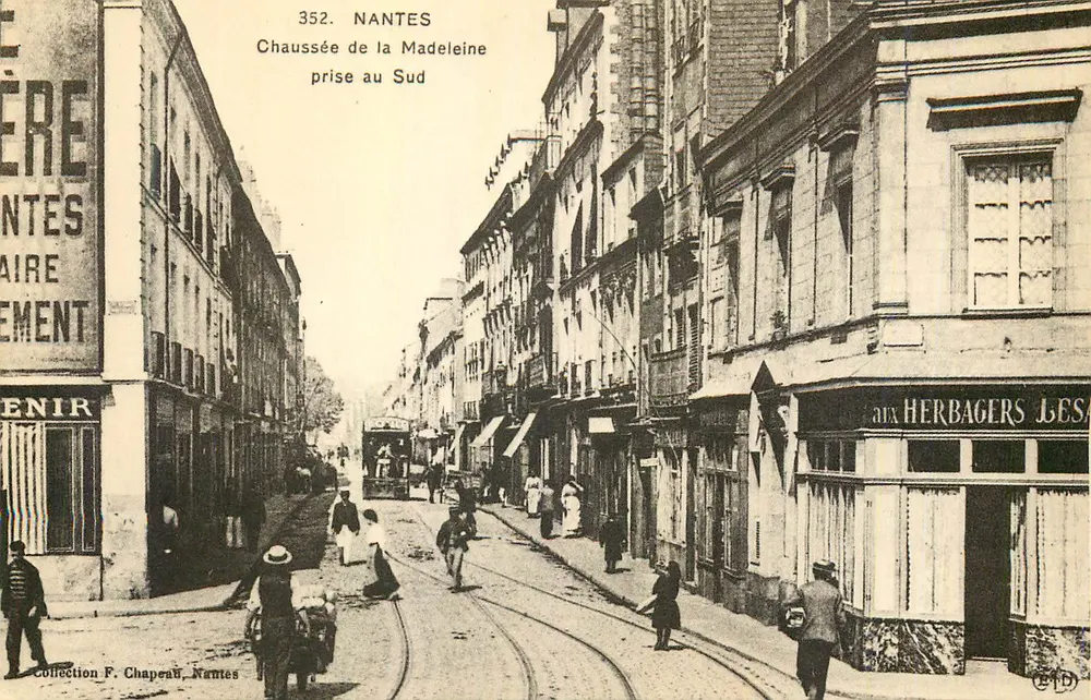 Nantes — Chaussée de la Madeleine vom Süden aufgenommen — F. Chapeau, Nantes, n°352 - Vorderseite