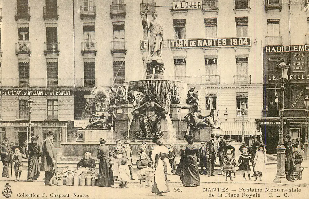 NANTES — Monumentale Fontäne des Königlichen Platzes — C. L. C. - Vorderseite