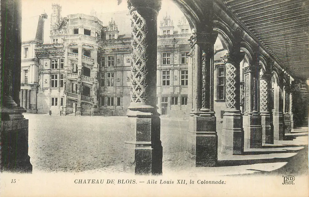 Schloss Blois — Flügel Louis XII, die Säulenreihe — JND Phot. - Vorderseite