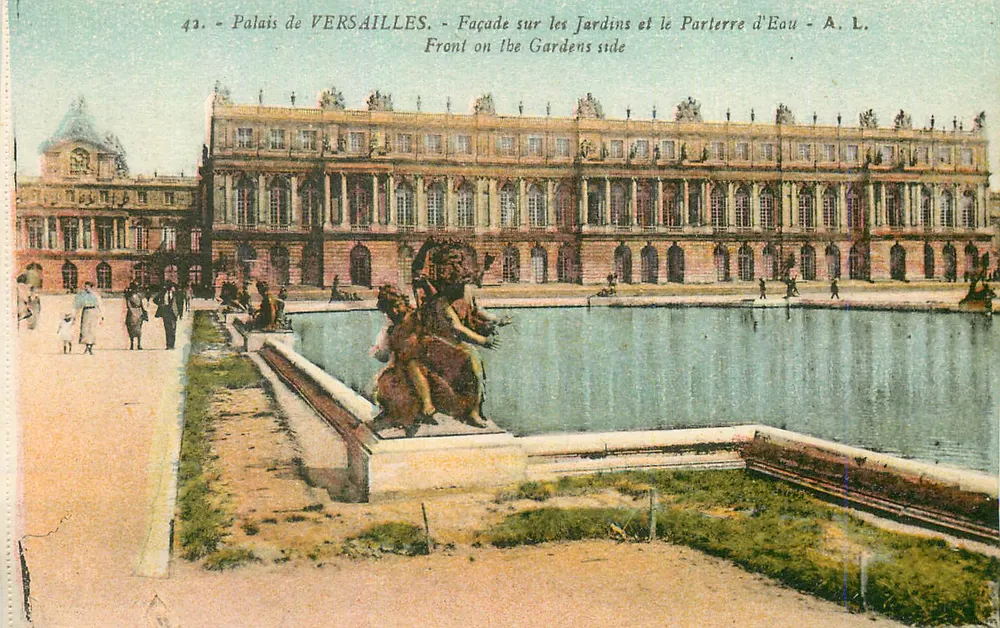 Palais de VERSAILLES — Fassade über die Gärten und den Parterre d'Eau — A. L. - Vorderseite