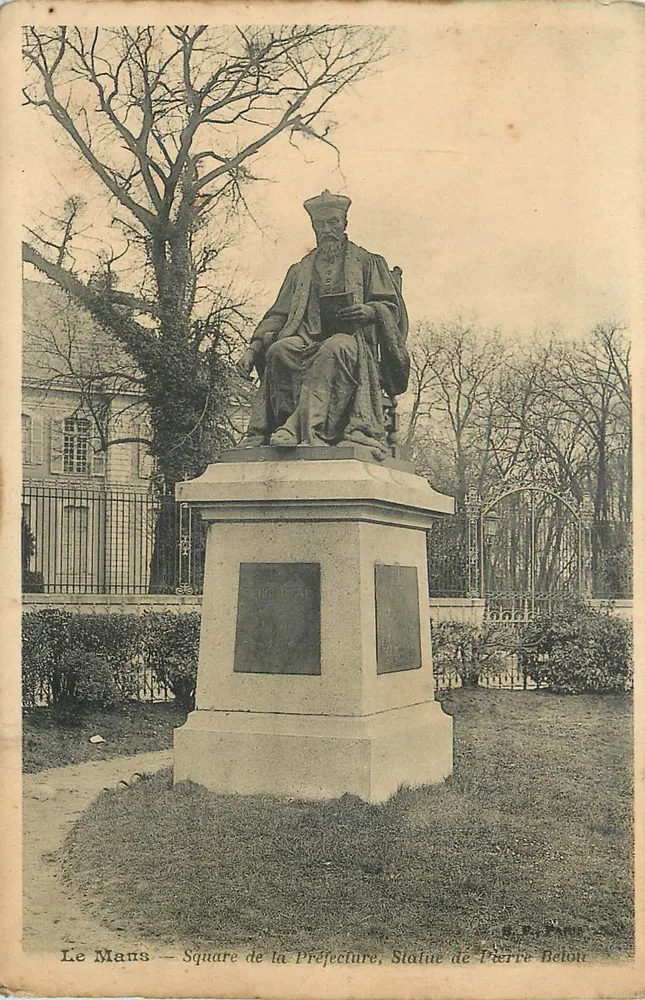 Le Mans — Praça da Prefeitura, Estátua de Pierre Belon - Frente