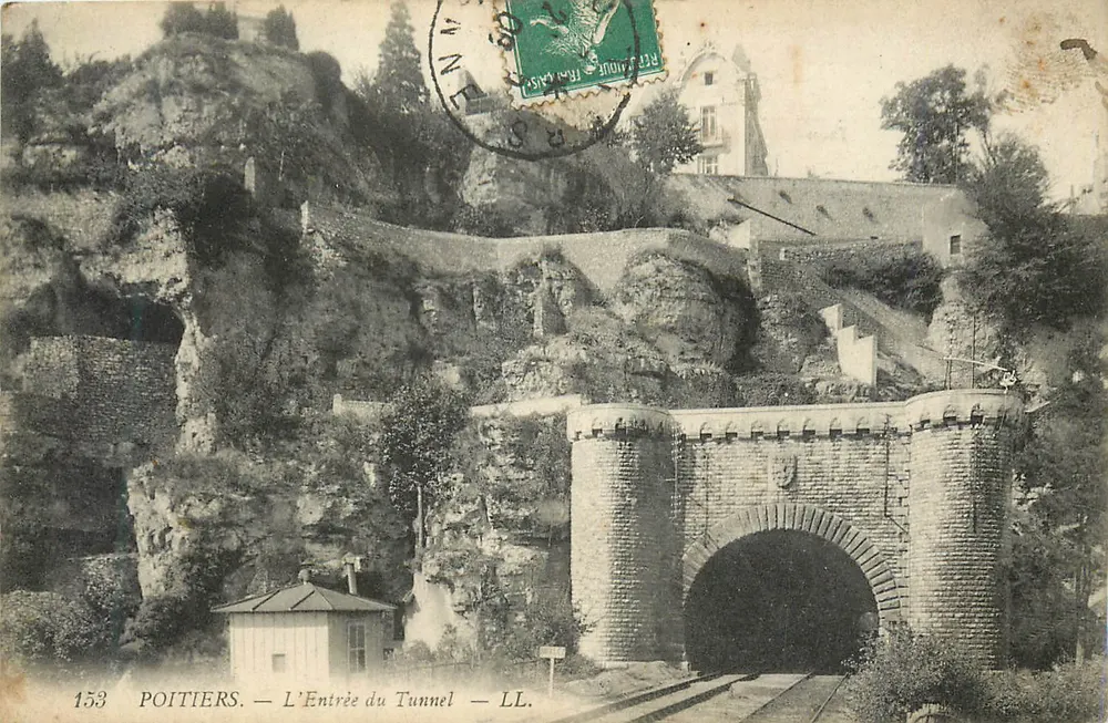 Poitiers — A Entrada do Túnel — LL. - Frente