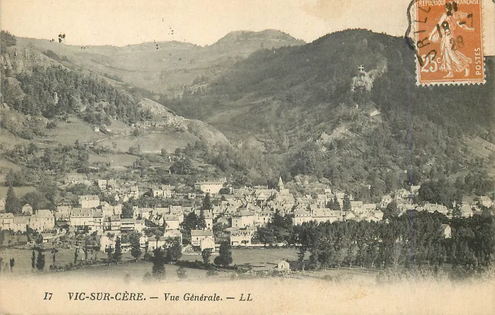 Vic-sur-Cère — Vista Geral — LL - Frente