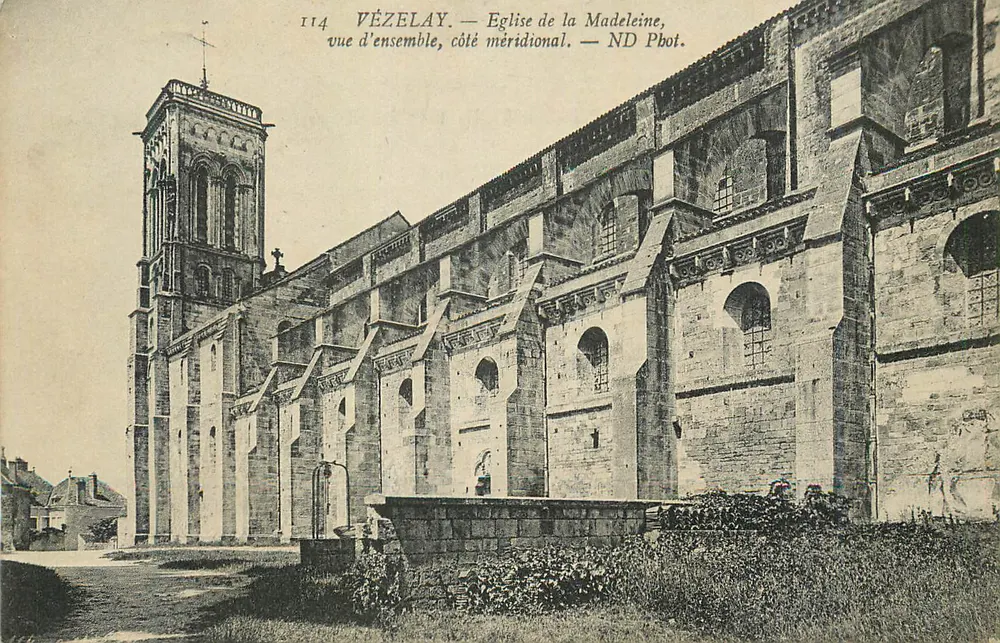 Vézelay — Kirche der Madeleine, Gesamtansicht, südliche Seite — ND Phot. - Vorderseite