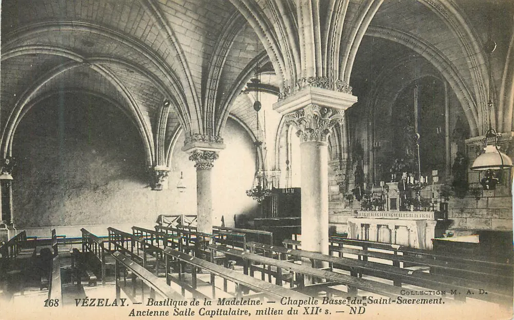 VÉZELAY — Basilique de la Madeleine — Chapelle Basse du Saint-Sacrement — Ancienne Salle Capitulaire, milieu du XIIe s. — ND - Recto