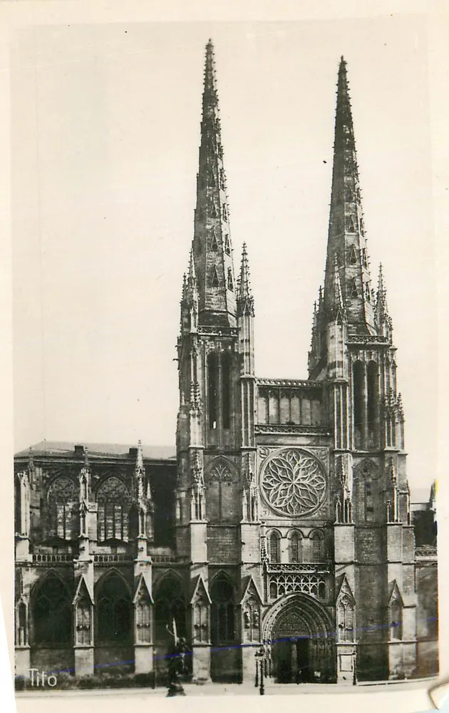 Catedral de Nossa Senhora de Reims — vista da fachada — Tito - Frente