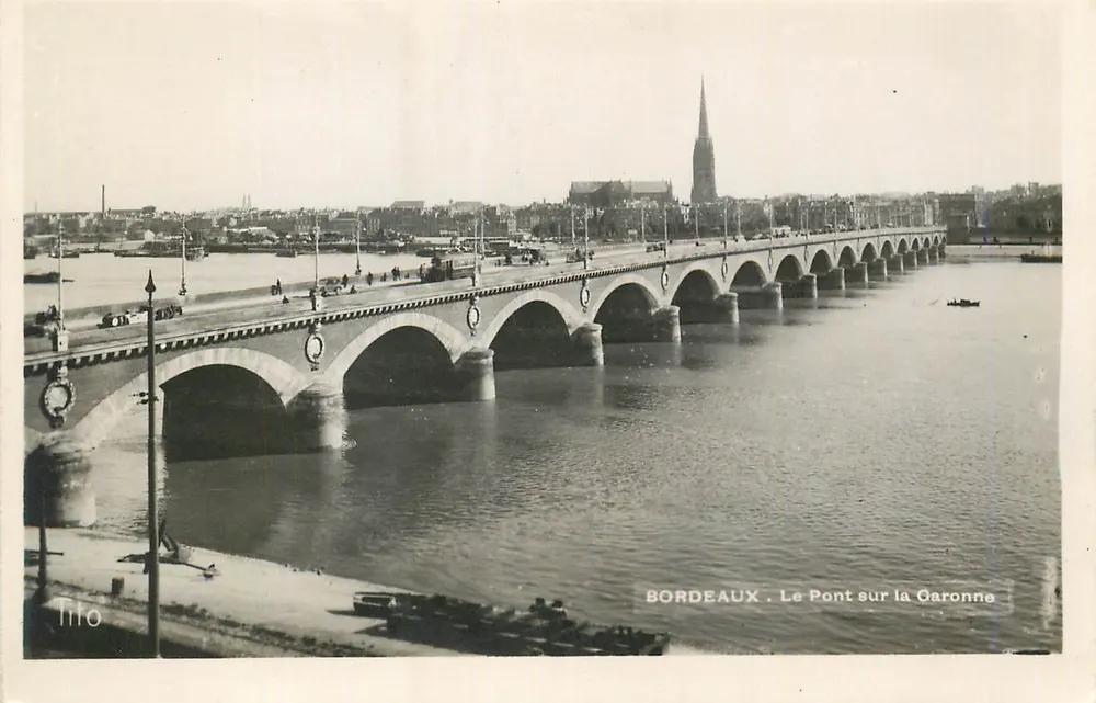 Bordeaux — O Ponte sobre a Garonne — editor lilo - Frente