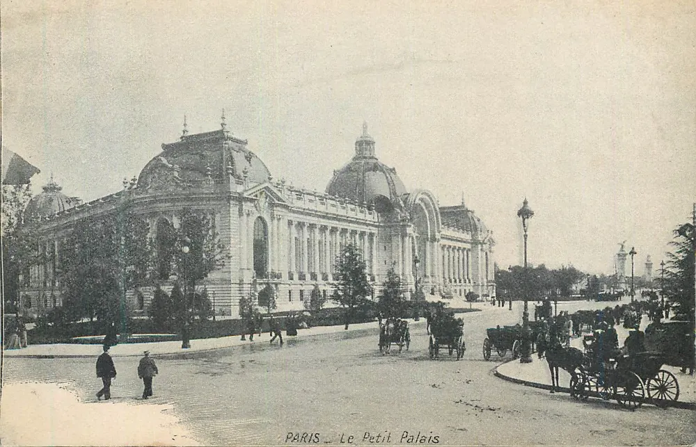 PARIS — O Pequeno Palácio — vista externa - Frente
