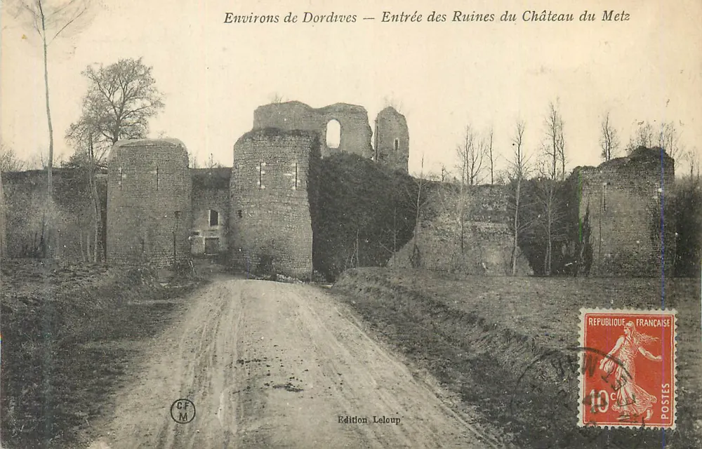 Environ de Dordives — Entrée des Ruines du Château du Metz — Édition Leloup - Vorderseite