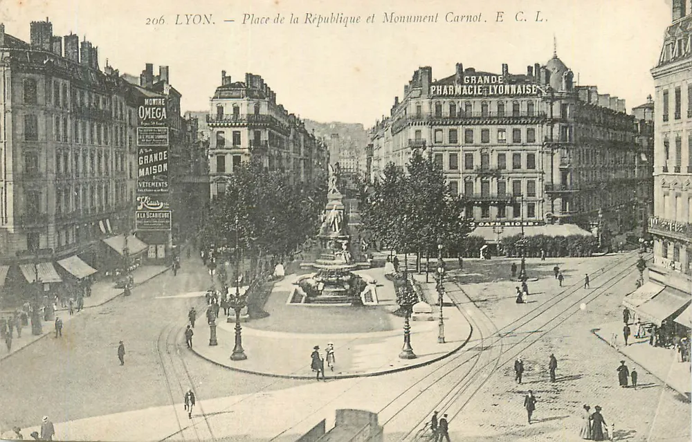 LYON — Place de la République et Monument Carnot — E. C. L. - Recto