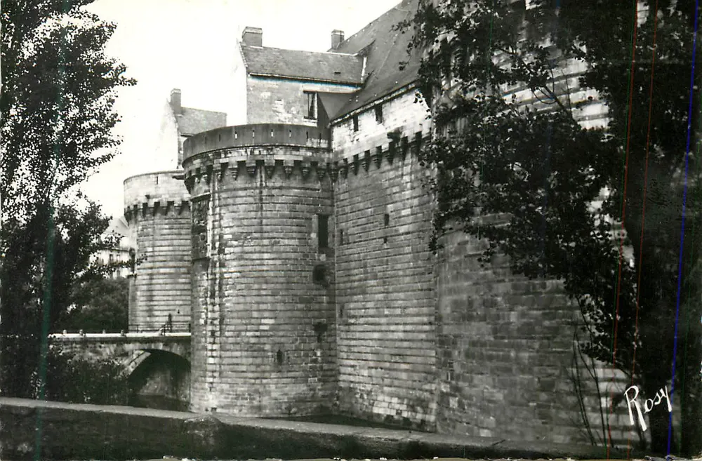 Schloss Roissy — Aussicht auf die runde Turm und Brücke — Verlag Roisy - Vorderseite