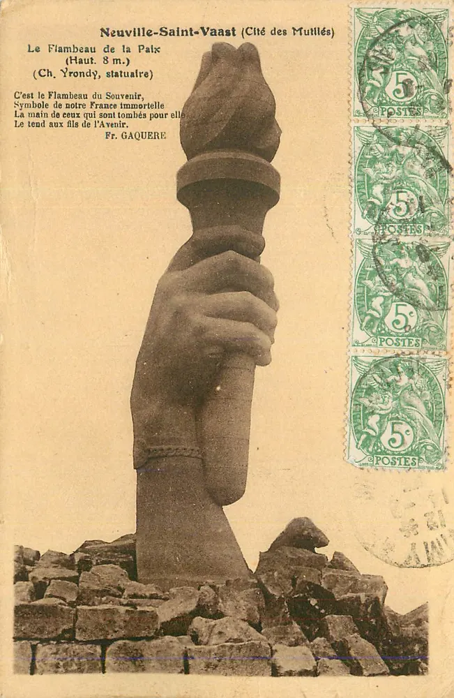 Neuville-Saint-Vaast (Cité des Mutillés) — Flambeau du Souvenir, estatua de 8 m — Ch. Yrondy, escultor - Anverso