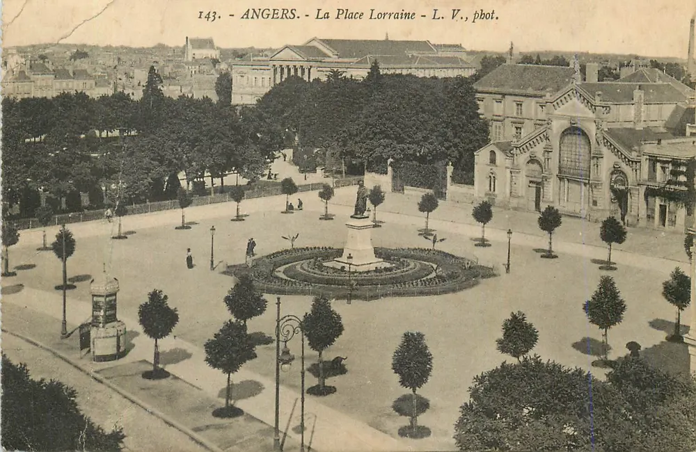 Angers — La Place Lorraine — L. V., pbot. - Frente