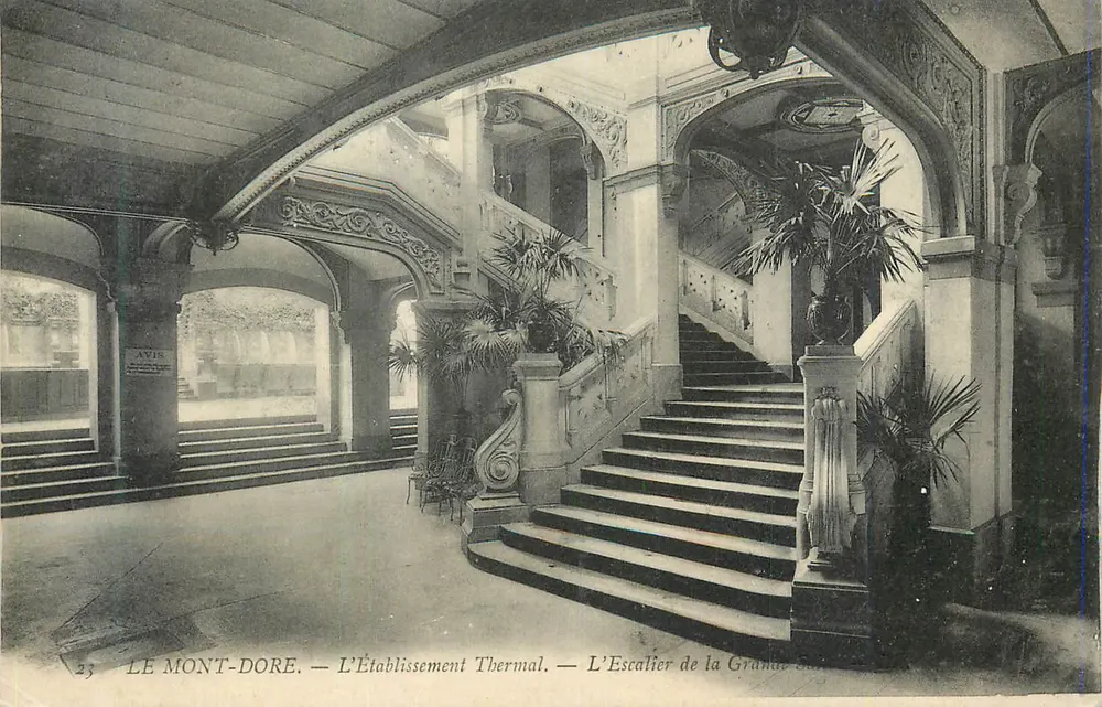 Le Mont-Dore — A Instalação Termal — A Escada da Grande Sala - Frente