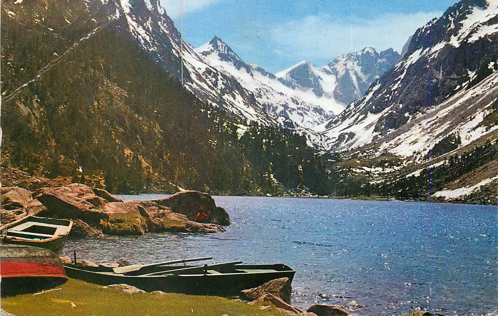 Lac de l'Oule — Panoramablick mit schneebedeckten Bergen — Verlag nicht sichtbar - Vorderseite
