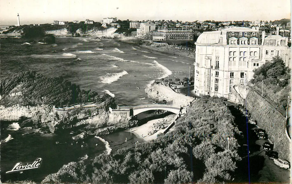 Vista da praia e do farol de Biarritz — Lavielle - Frente