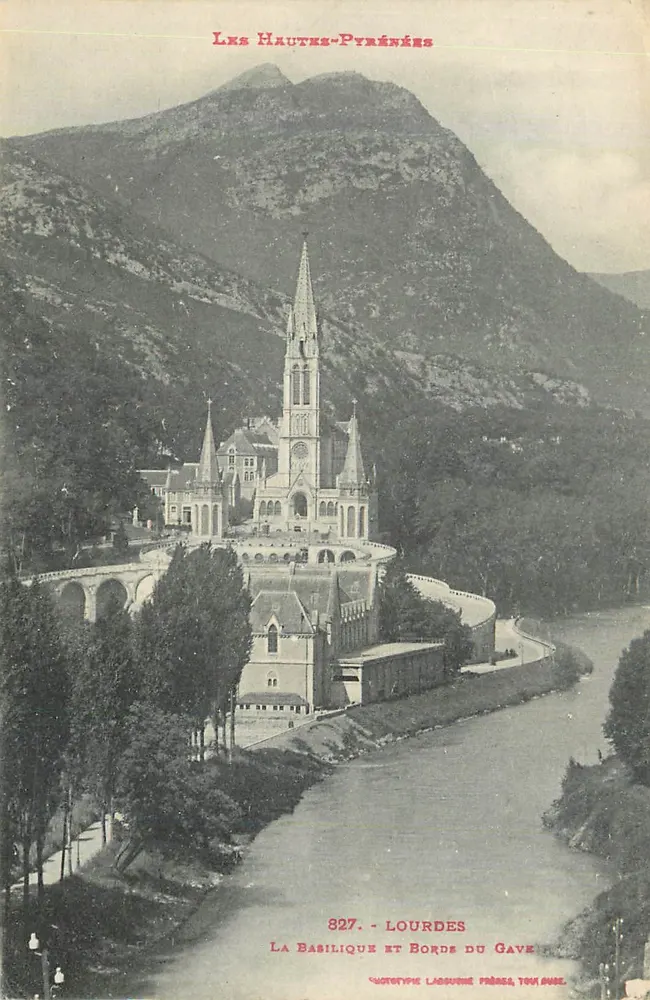 Lourdes — Die Basilika und Ufer des Gave — Les Hautes-Pyrénées - Vorderseite