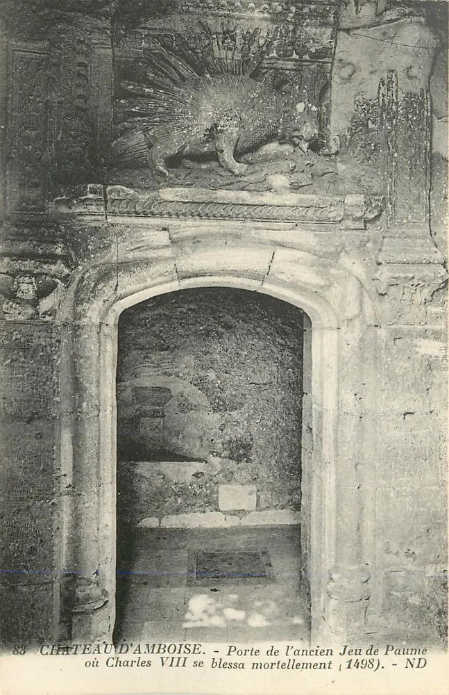 Château d'Amboise — Tor des ehemaligen Jeu de Paume, wo Charles VIII tödlich verletzt wurde (1498) — ND - Vorderseite
