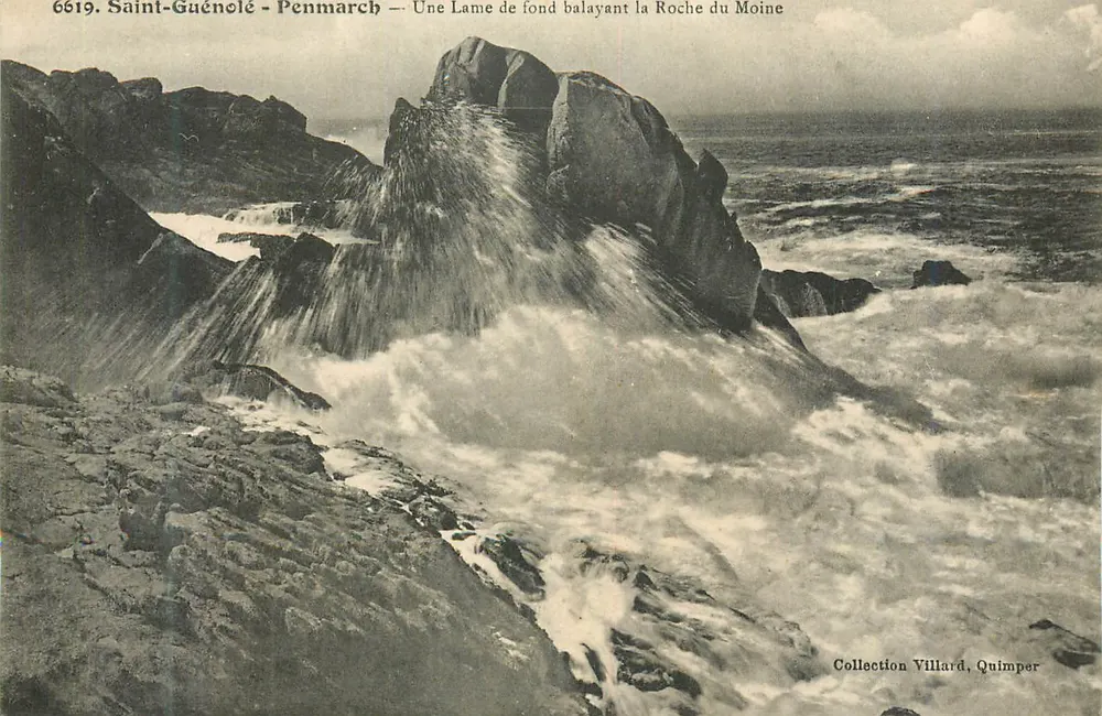 Saint-Guénolé - Penmarch — Uma Lâmina de Fundo Varrendo a Roche do Moine - Frente