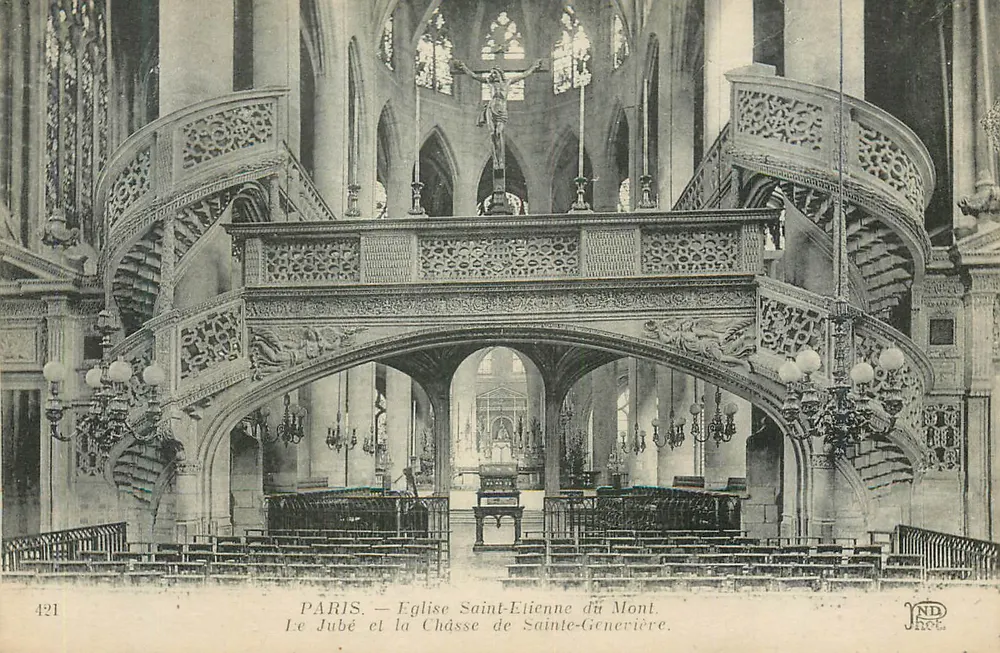 Paris — Kirche Saint-Etienne du Mont. Der Altaraufgang und das Reliquiar der Heiligen Genoveva. - Vorderseite