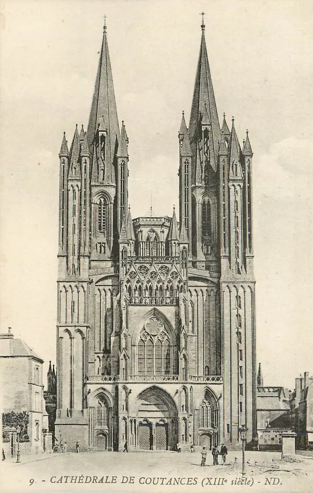 Catedral de Coutances — XII século — ND. - Frente