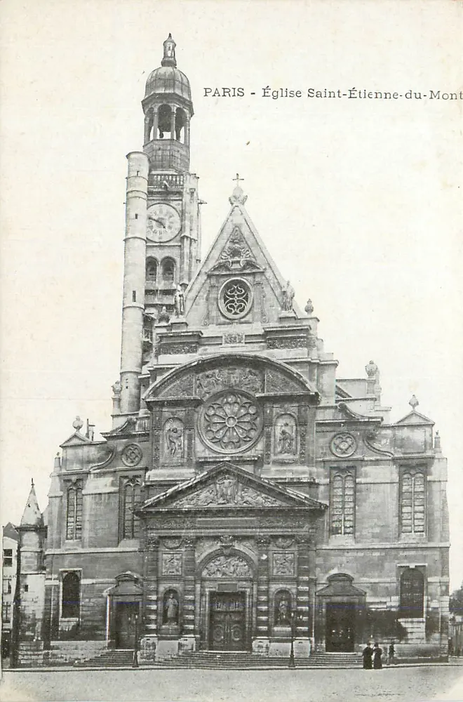 PARIS - Kirche Saint-Etienne-du-Mont — Ansicht der Fassade mit Turm und geschnitztem Portal - Vorderseite