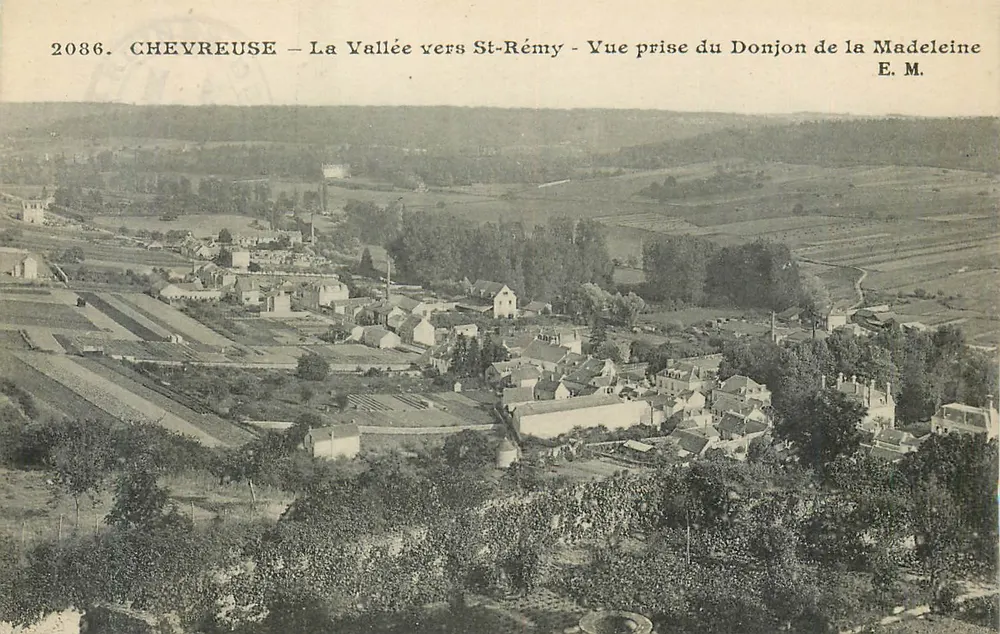 Chevreuse — A Valeza em direção a St-Rémy — Vista tirada do Donjon de la Madeleine — E. M. - Frente