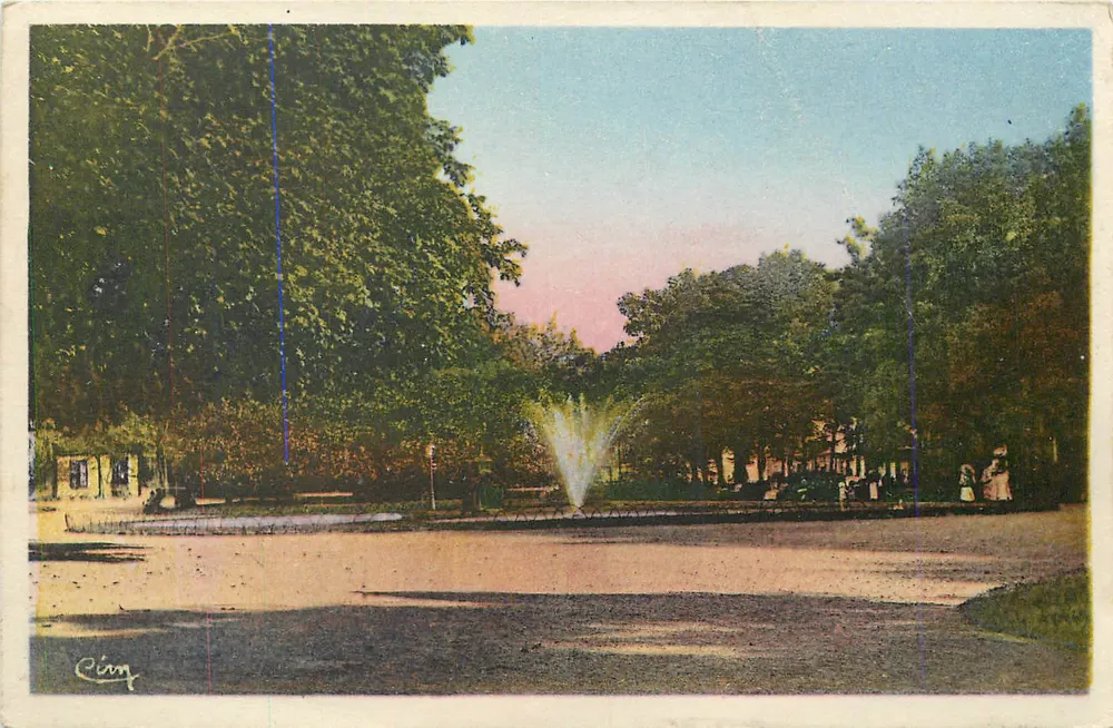 Fonte em um parque arborizado — Cinq, editor desconhecido - Frente