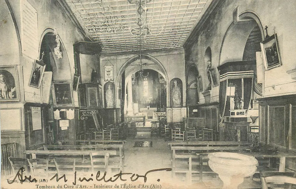 Tomba del Curato di Ars — Interno della Chiesa di Ars (Ain) — Vertu, fot. M. Juillot - Recto