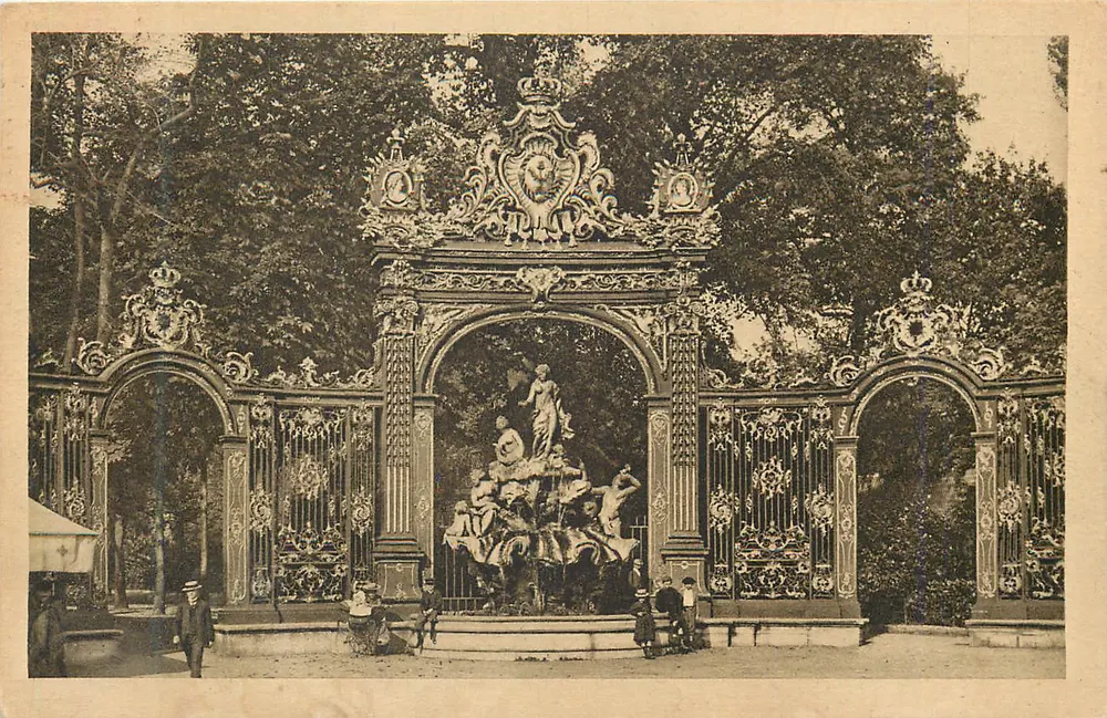 Ornamentales Portal der Fontaine de la Paix — Paris — Verlag unbekannt - Vorderseite