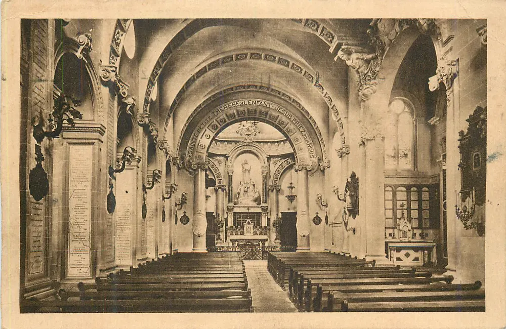Wnętrze kościoła św. Teresy Dziecka Jezus — wydawca nieznany, numer serii nie widoczny - Awers