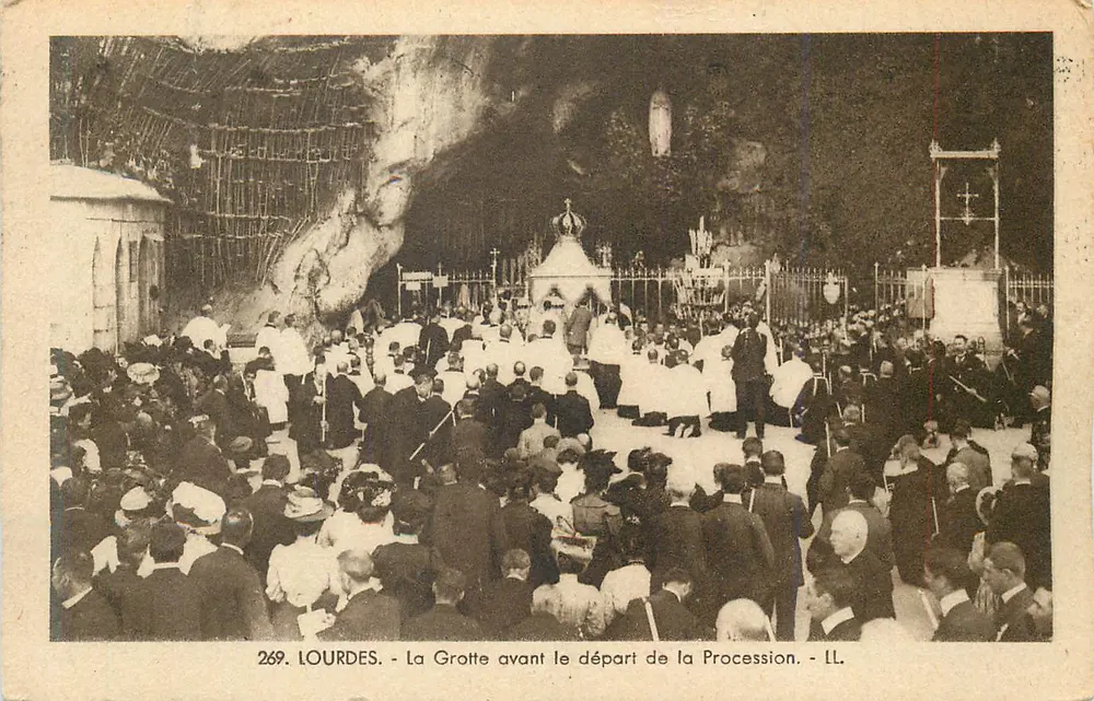 Lourdes - Die Grotte vor dem Abgang der Prozession - LL. - n° 269 - Vorderseite