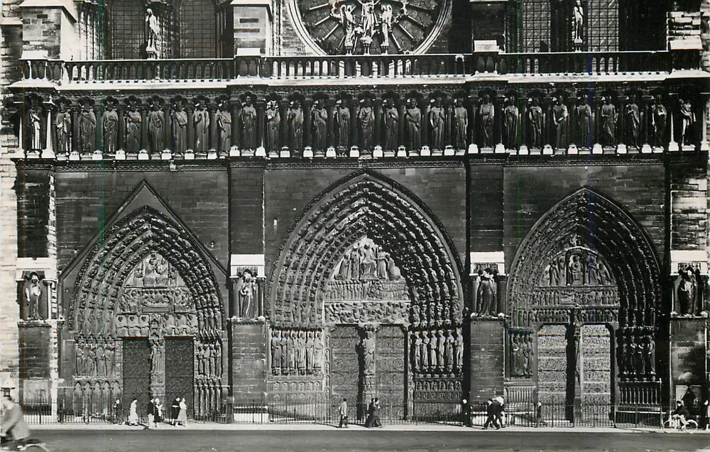 Catedral de Notre-Dame de Paris — fachada principal — editor desconhecido, número de série não visível - Frente