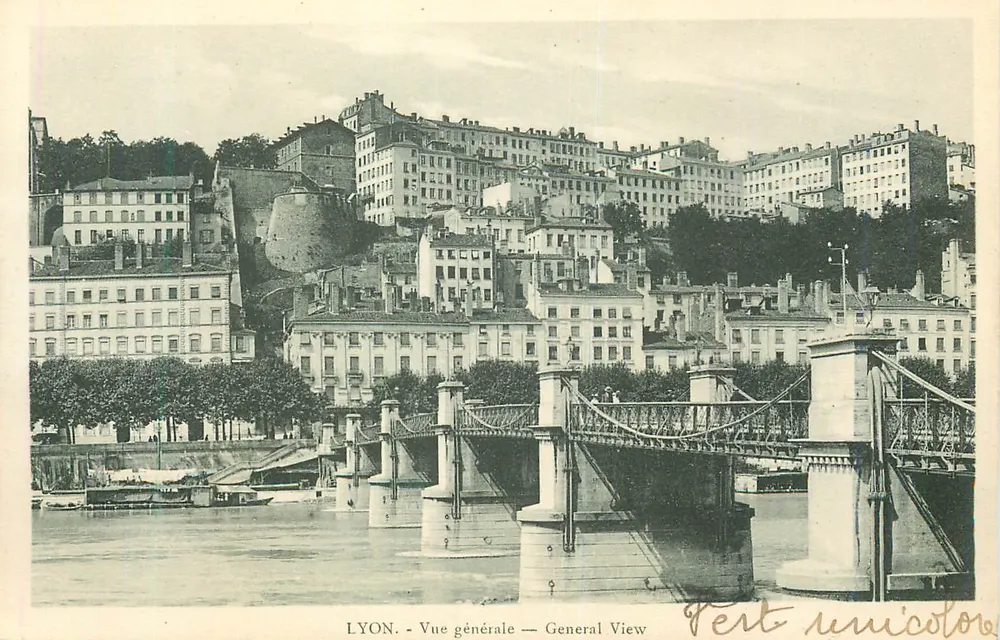 LYON - Vista geral — General View — Pert unicolor - Frente